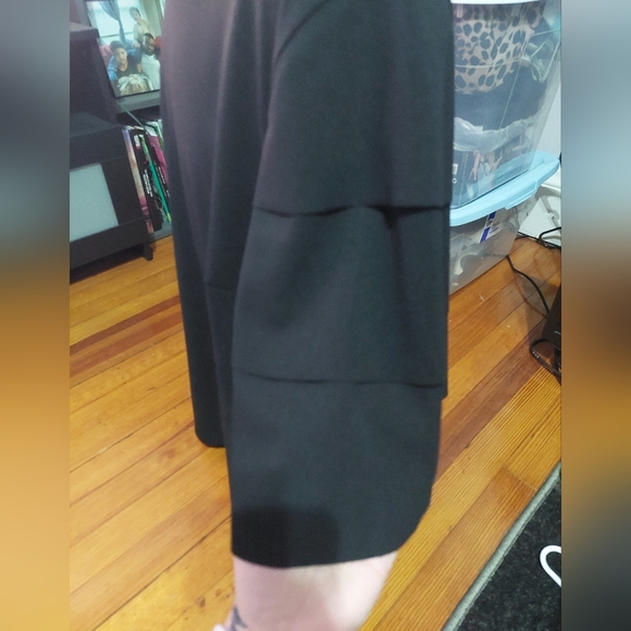 Never worn black blouse with tiered sleeves 3x - Picture 3 of 6